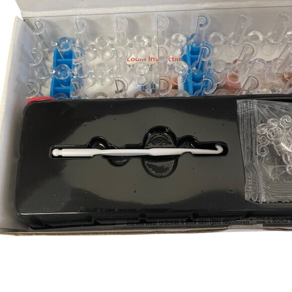 Colorful Loom Bands Kit With 600 Silicone Bands 24 Clips For DIY Crafting - Picture 7 of 8